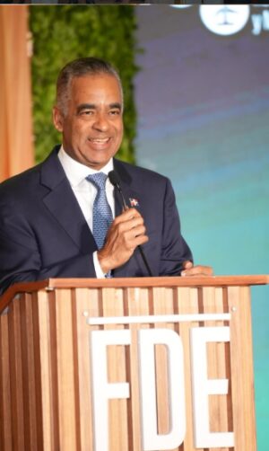 Joel Santos: El gobierno facilita y el sector privado expande la nueva generación eléctrica de RD.