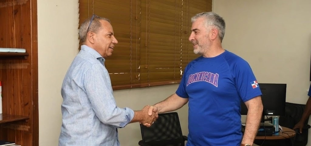 Softbol incorpora técnico argentino Gustavo Guerrinieri rumbo a Santo Domingo 2026.