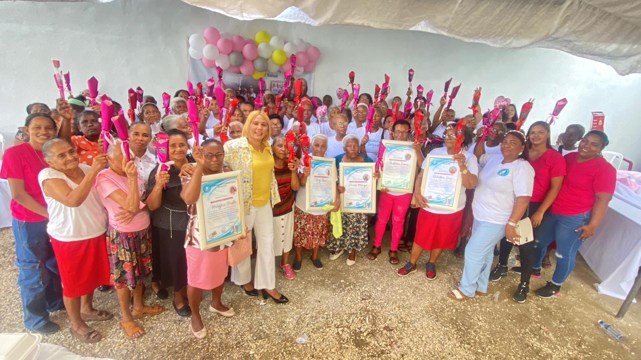 Fundación Comunitaria celebró  el Día de las Madres