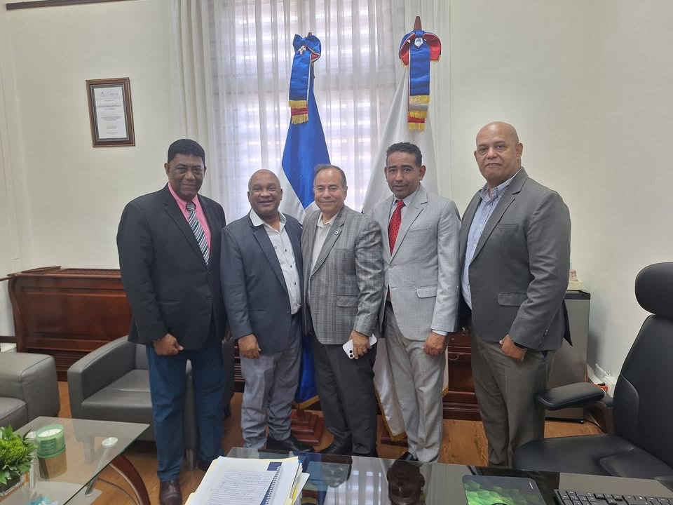 Gremios piden al presidente que agilice pensiones a periodistas.