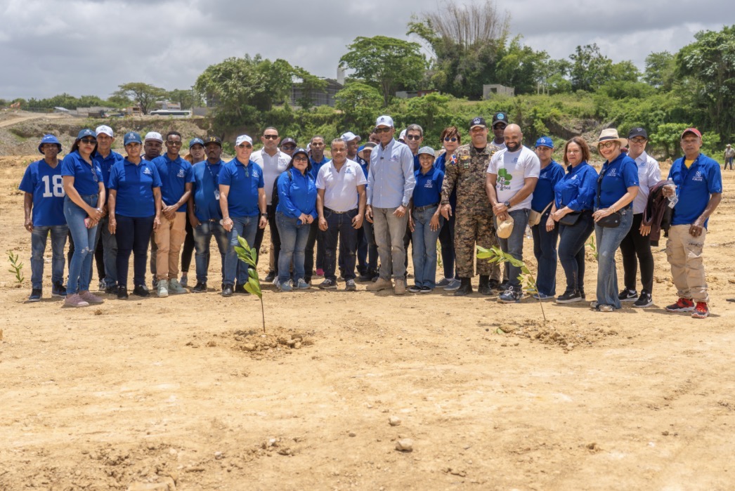 Fiscales de la Proedemaren realizan jornada de reforestación.