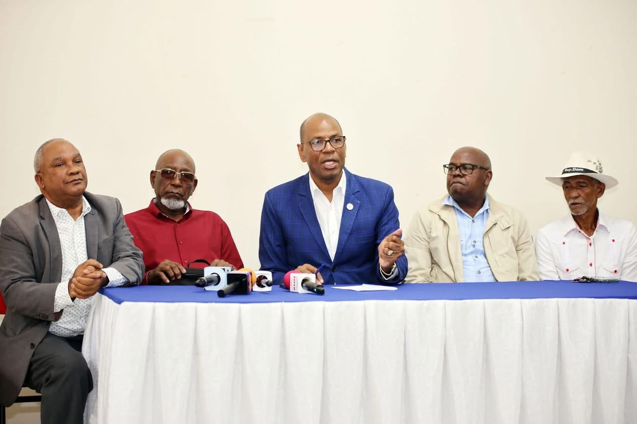 Denuncian empresarios intentan apoderarse de terrenos privados en Boca Chica.