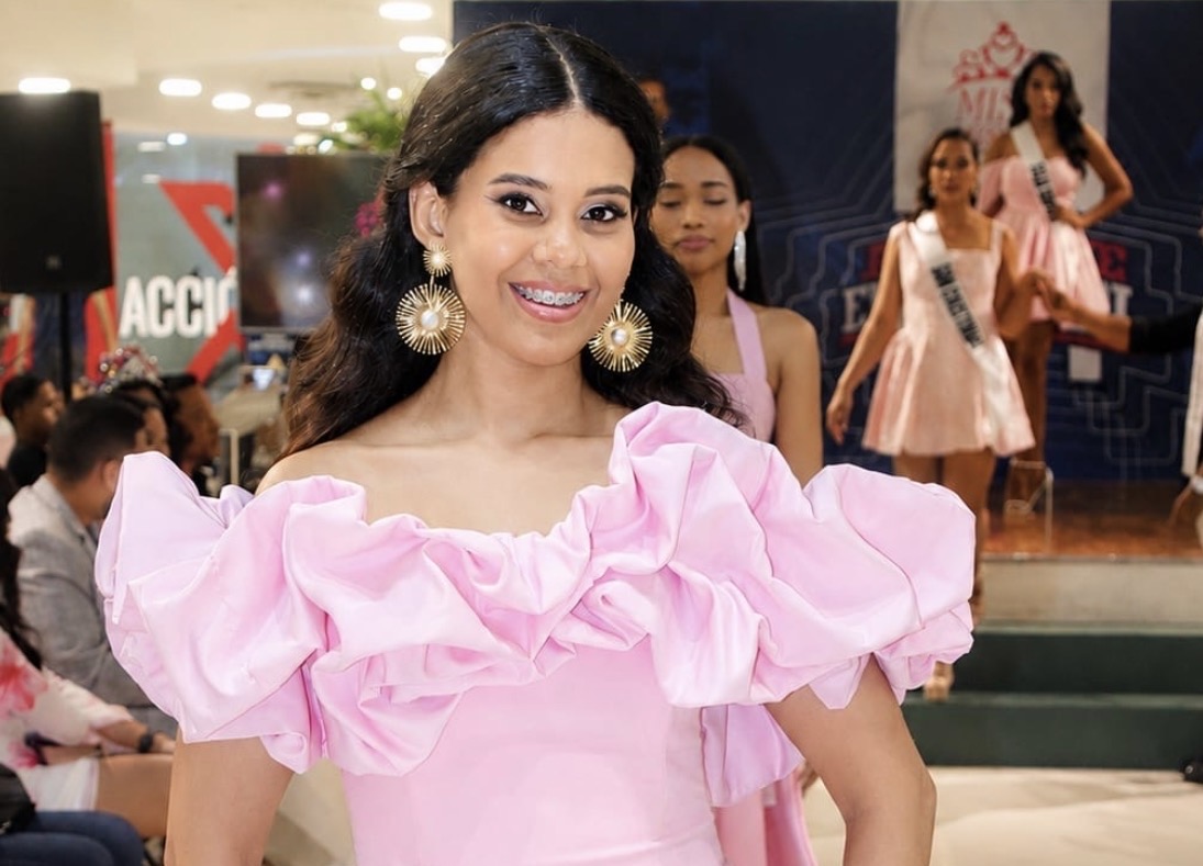YAMELL MONEGRO, MISS SANTO DOMINGO NORTE, VA CON PASO FIRME POR LA CORONA DE MISS REPÚBLICA DOMINICANA LATINA.