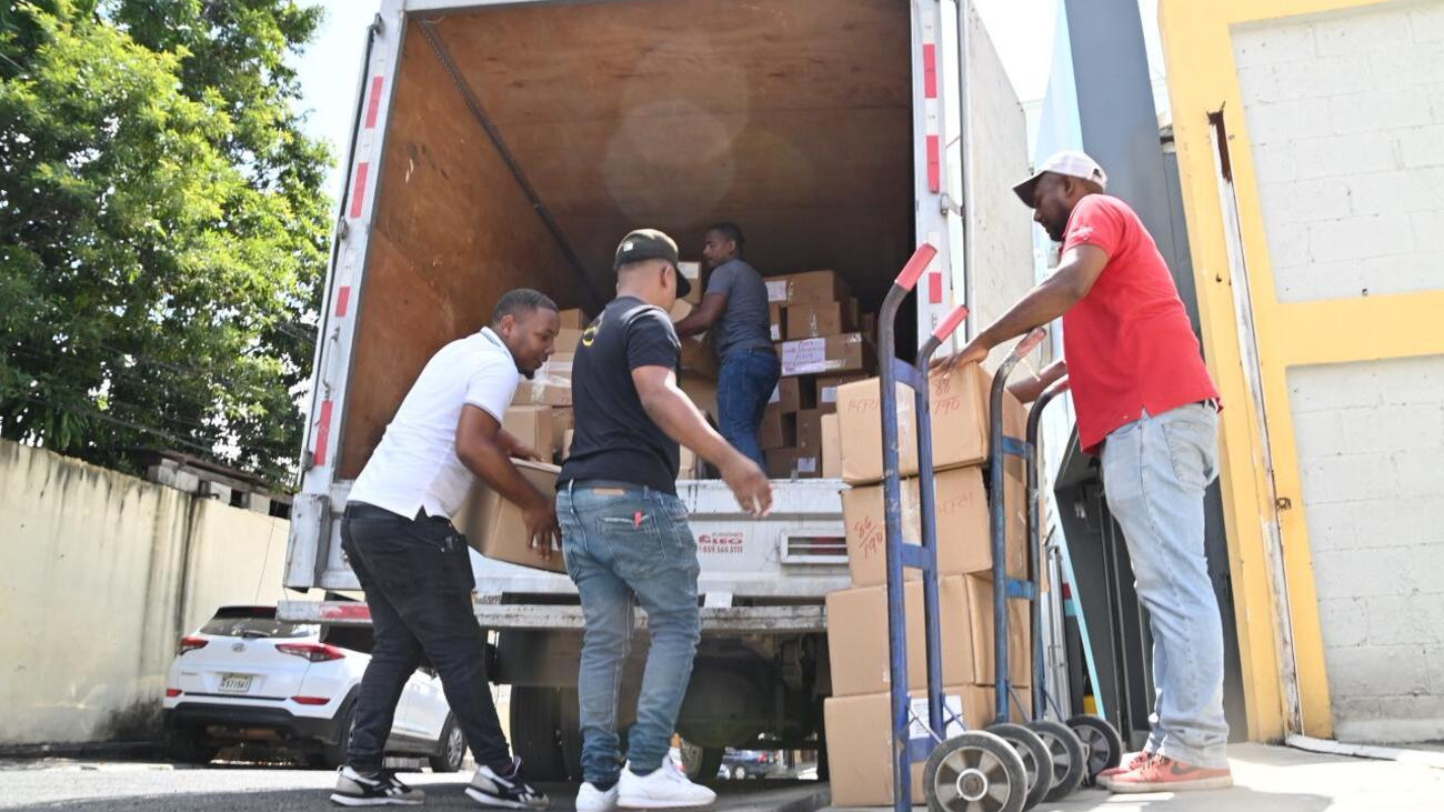 INABIE  distribuye utilería escolar en un 15 % de cobertura a nivel nacional.