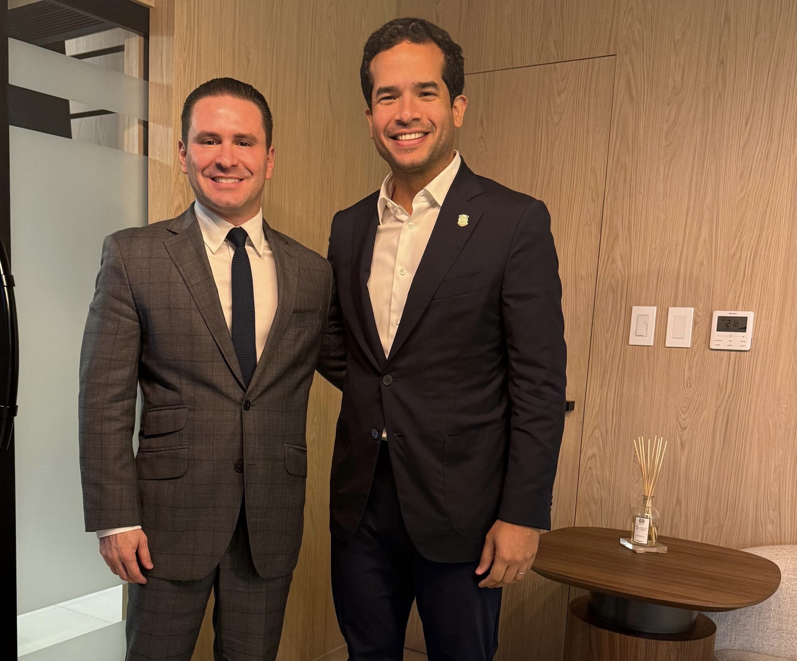 Empresario y abogado Guillermo Julián Jiménez respalda al senador Omar Fernández .