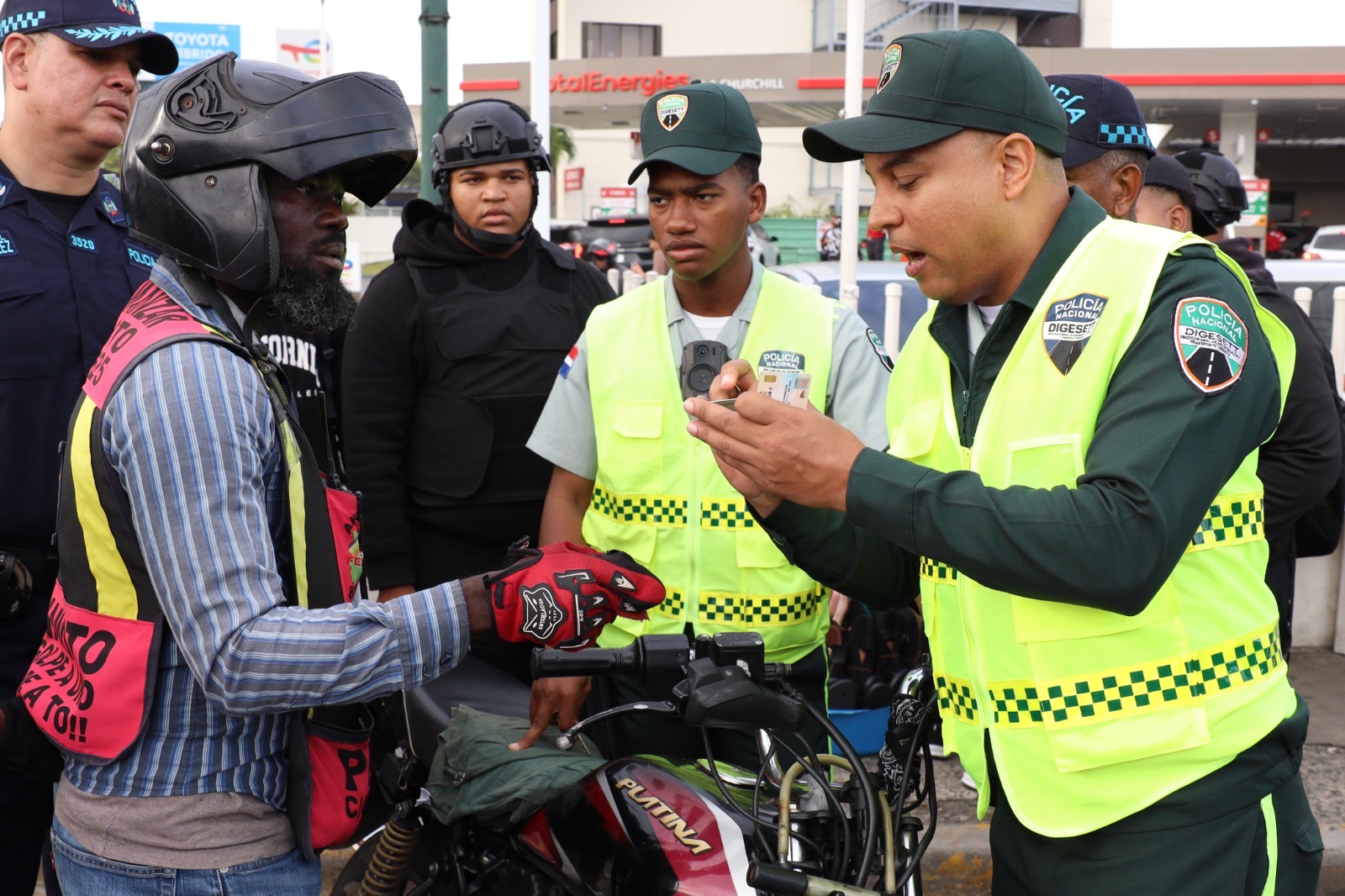 Policía Nacional, Intrant y Migración fortalecen operativo de control y regularización de motocicletas.