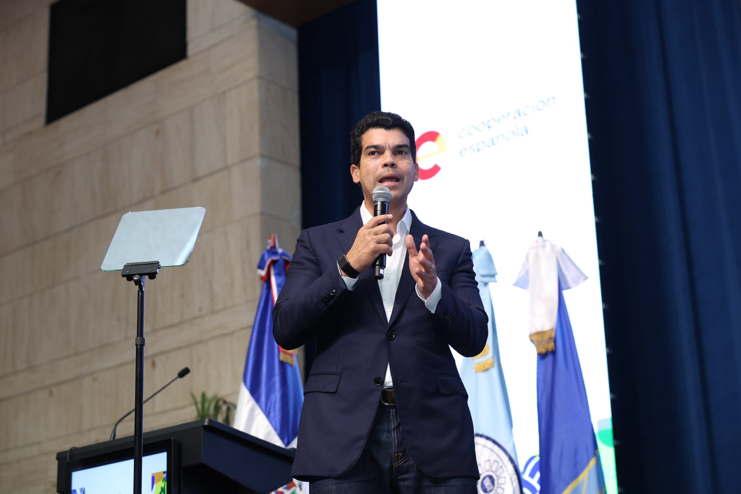 El director ejecutivo del Instituto Nacional de Aguas Potables y Alcantarillados (INAPA).