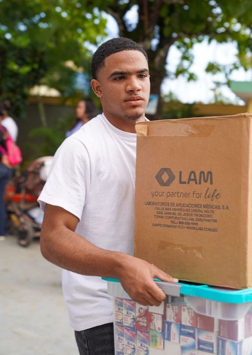 Raymond Rodríguez y Fundación GBC llevan esperanza a Las Cuevas de Cevicos y transforman la vida de más de 400 familias.