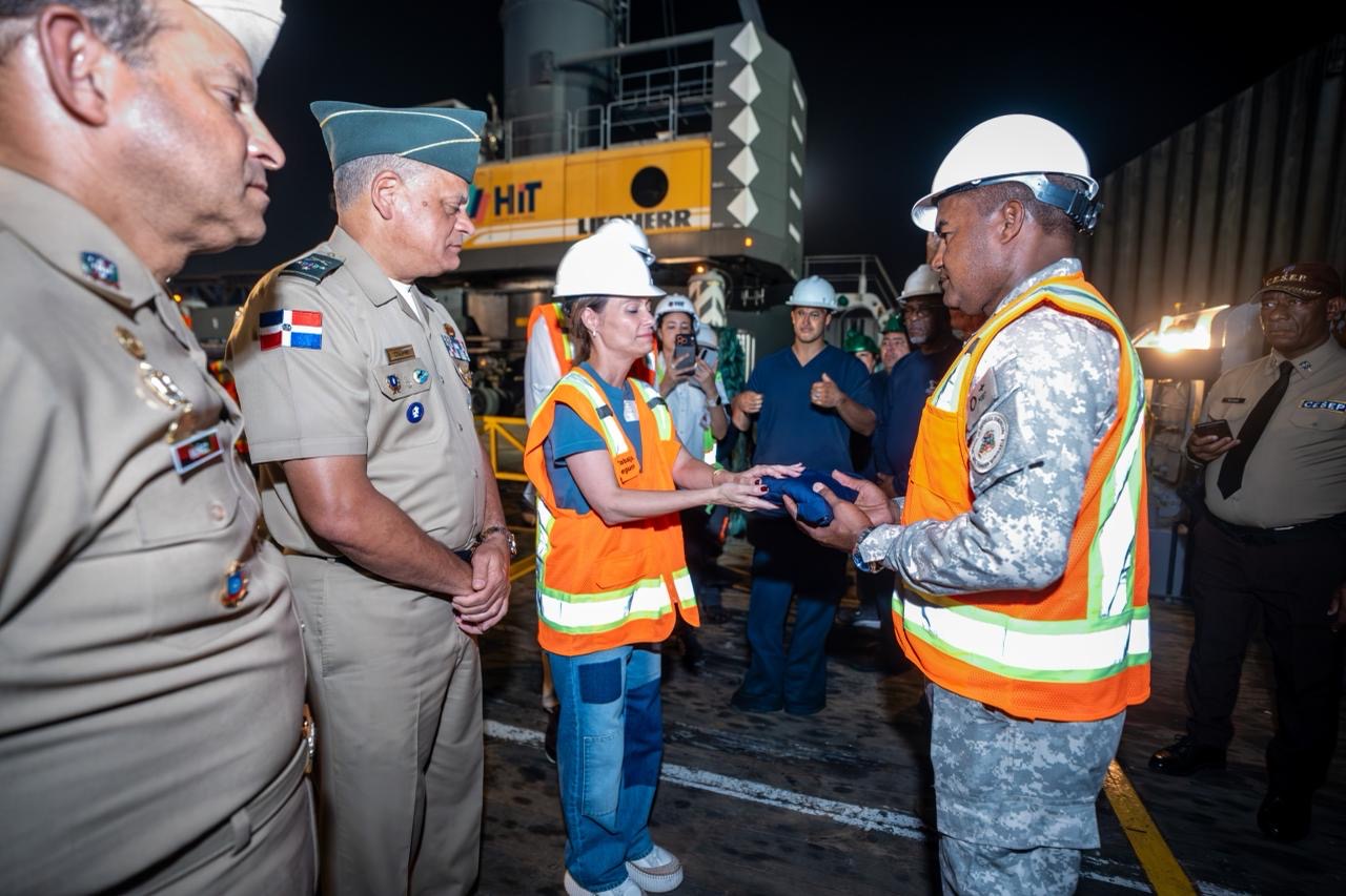 República Dominicana envía por vía marítima toneladas de ayuda humanitaria a Venezuela.