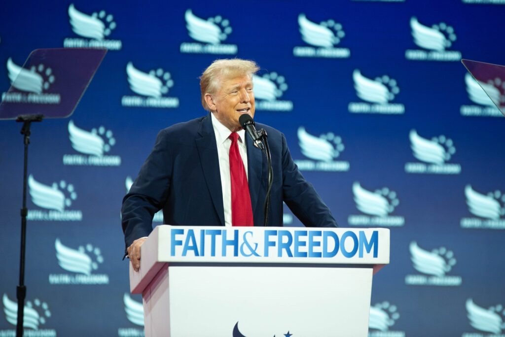 Soraya Aquino participa en el Road to Majority junto al presidente Donald Trump.