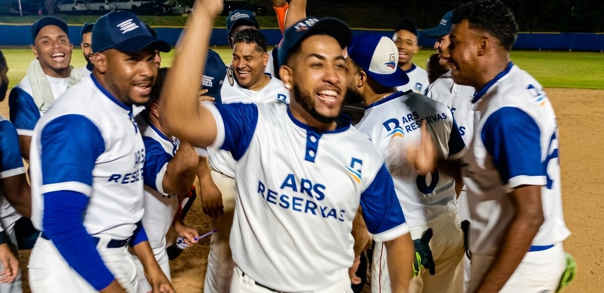 Banreservas y ARS-Reservas avanzan con autoridad a las semifinales del softbol gubernamental