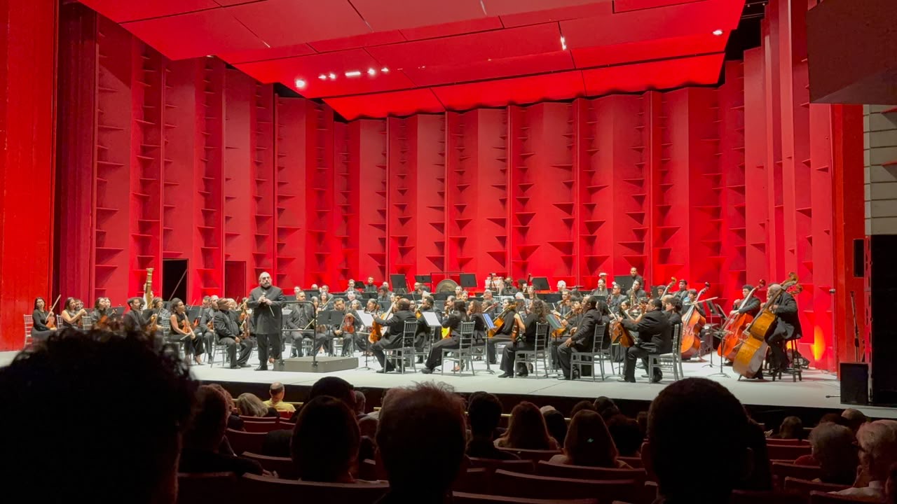 Integrantes de El Sistema Punta Cana brillan junto a la Orquesta Filarmónica de Santo Domingo en el Teatro Nacional.