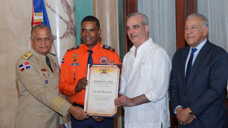 Gobierno venezolano confiere a RD Orden Héroe de Venezuela por invaluable contribución ante terremotos.