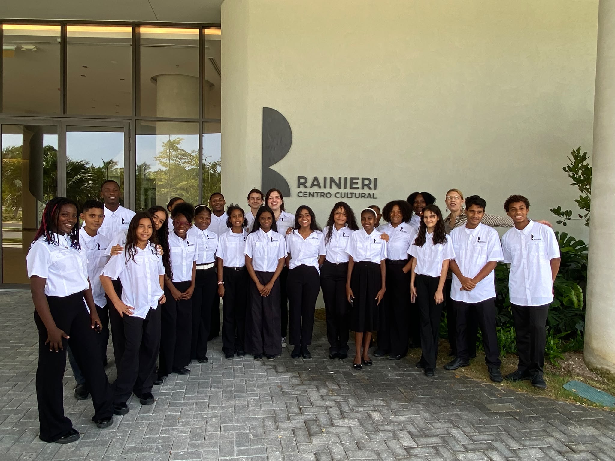 El Sistema Punta Cana se presenta en el Centro Cultural Rainieri durante visita del PGA Tour.