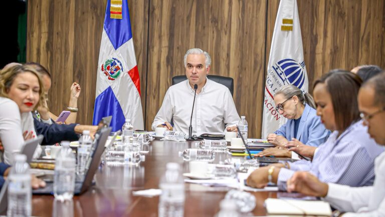 Minerd avanza con los preparativos del año escolar 2026-2027.