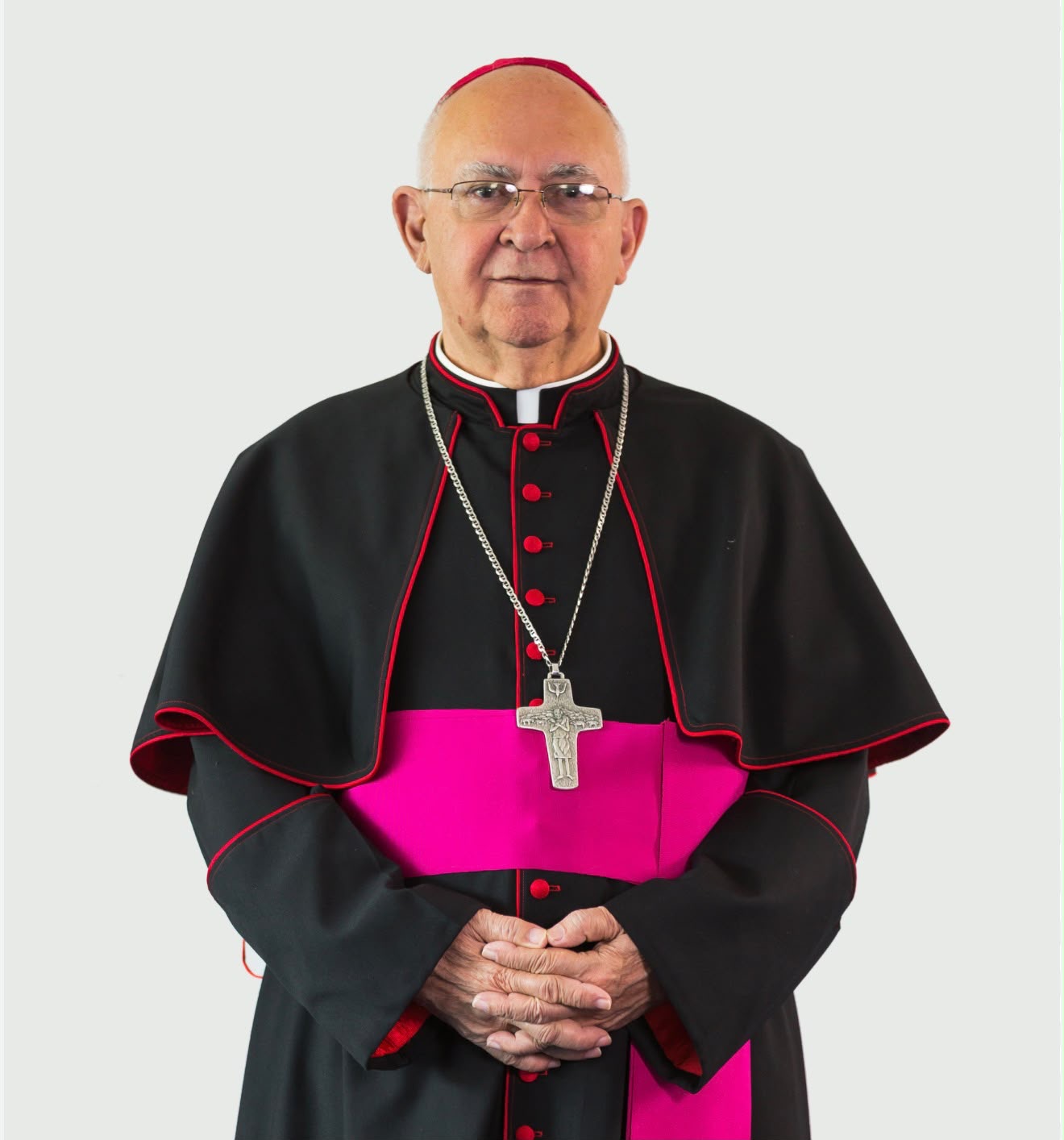 Sembrador Mañanero honra el legado de Monseñor Antonio Camilo y reafirma su misión evangelizadora tras 45 años de servicio.