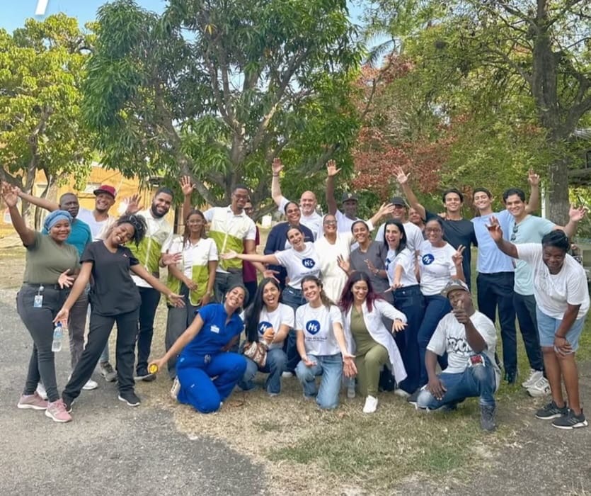 Donde muchos ven olvido, la Fundación Héroes de la Salud sigue sembrando esperanza en el Leprocomio de Nigua.