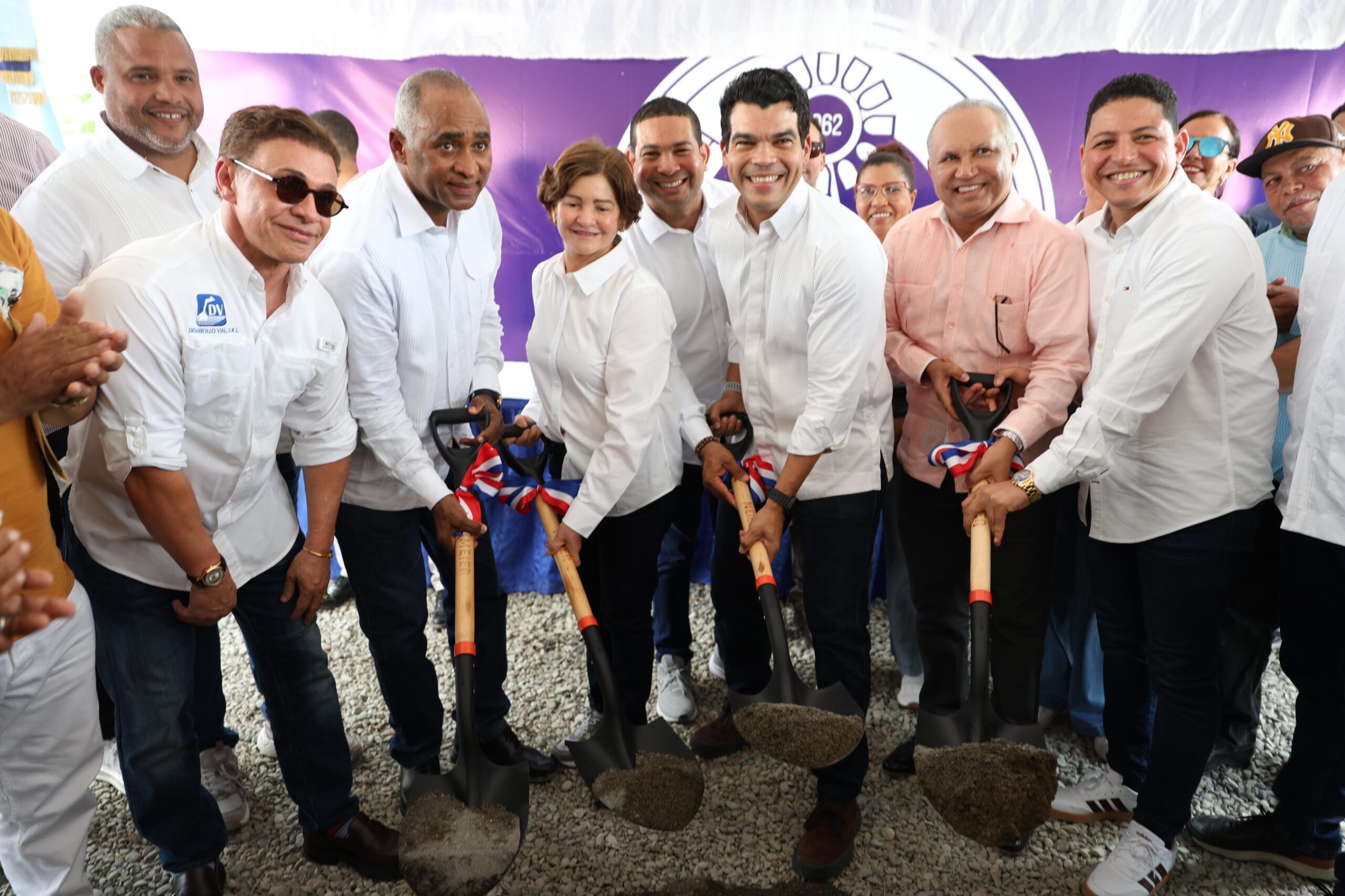Wellington Arnaud inicia ampliación redes de distribución del acueducto múltiple de Baní, provincia Peravia.