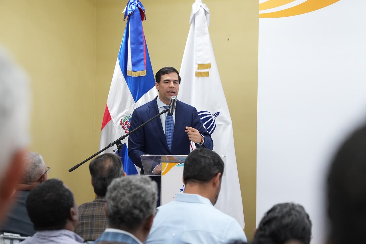 Roberto Ángel Salcedo anuncia festival cultural para la región Este.