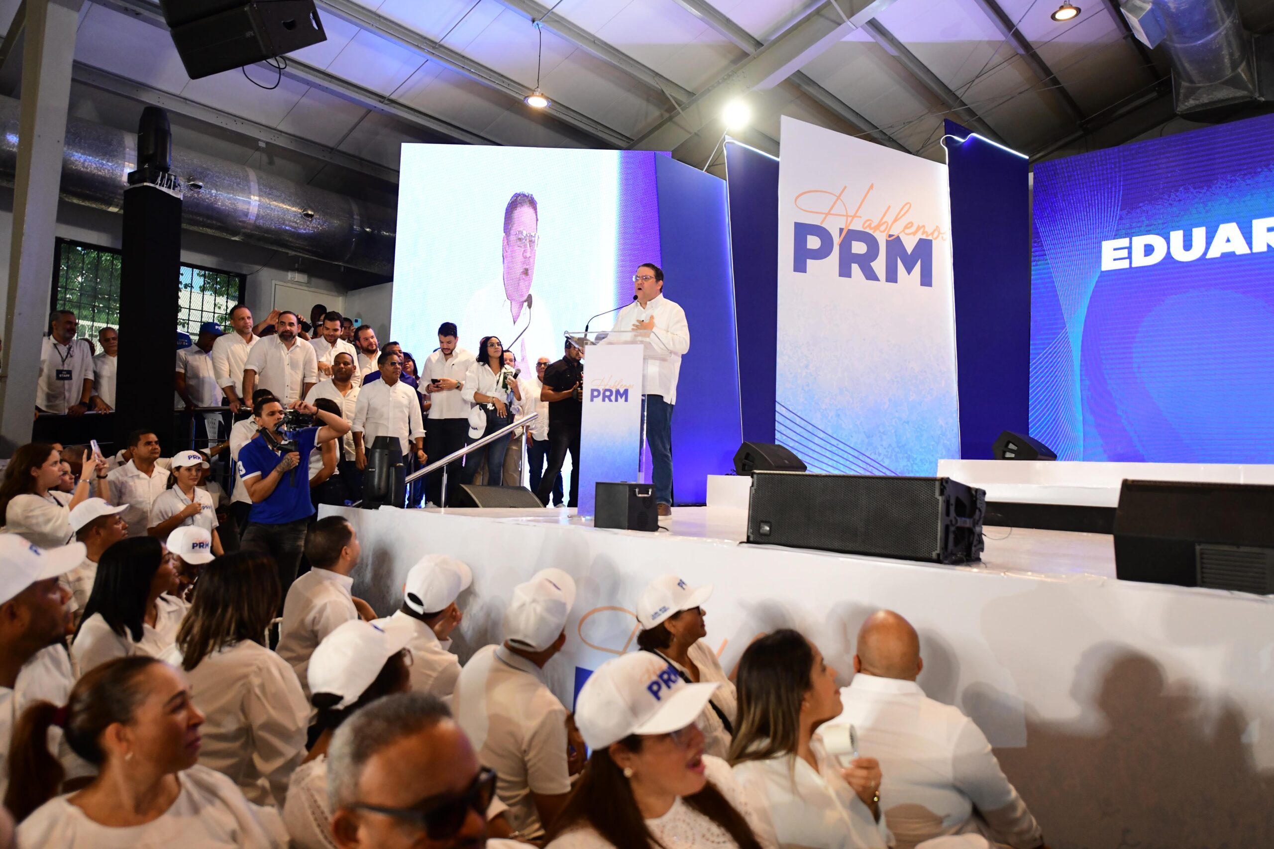 Yayo Sanz Lovatón destaca el esfuerzo de la dirigencia del PRM y pondera la iniciativa.