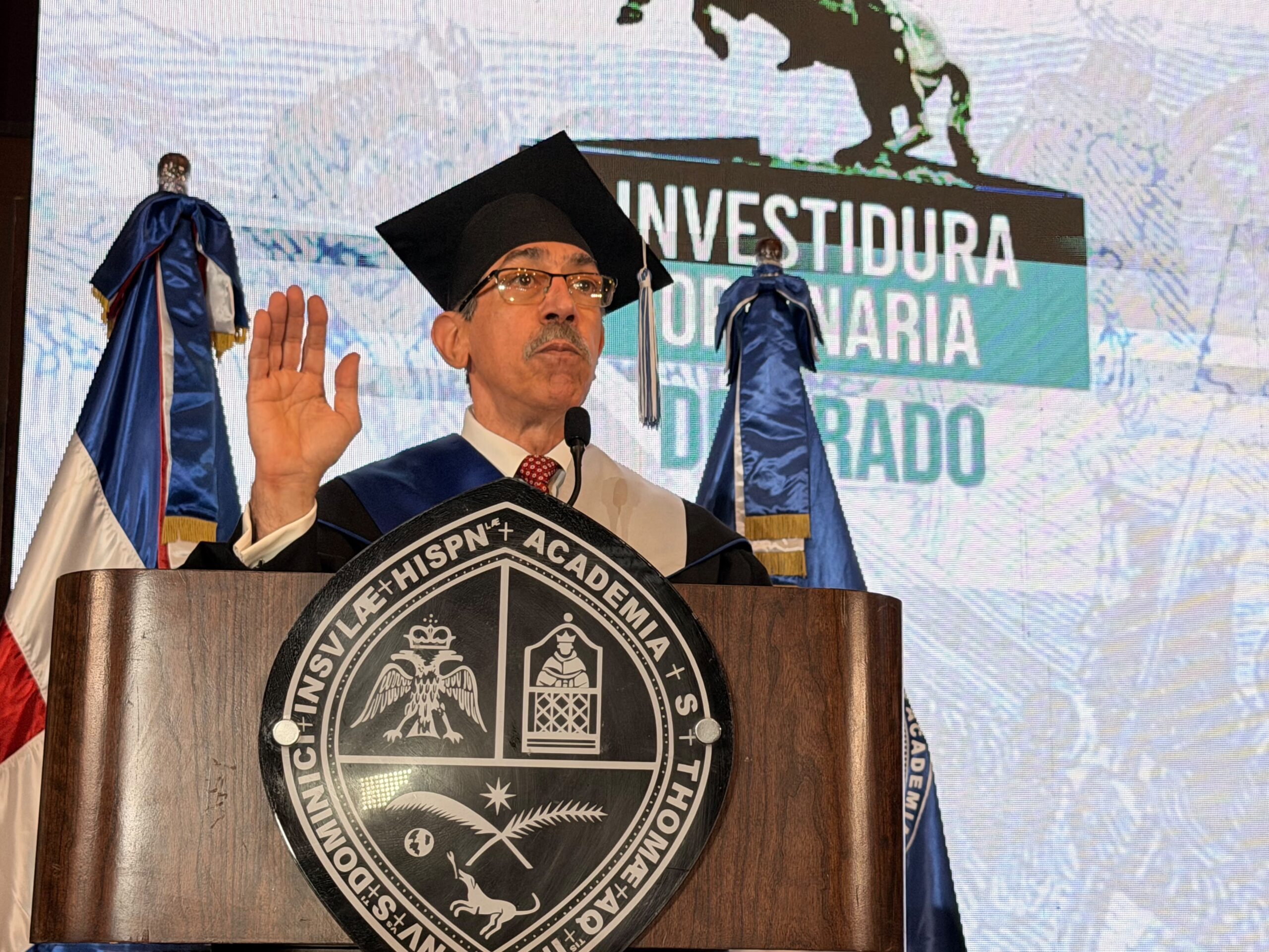 UASD gradúa a 716 profesionales de grado en el marco del 163.º aniversario de la Restauración.