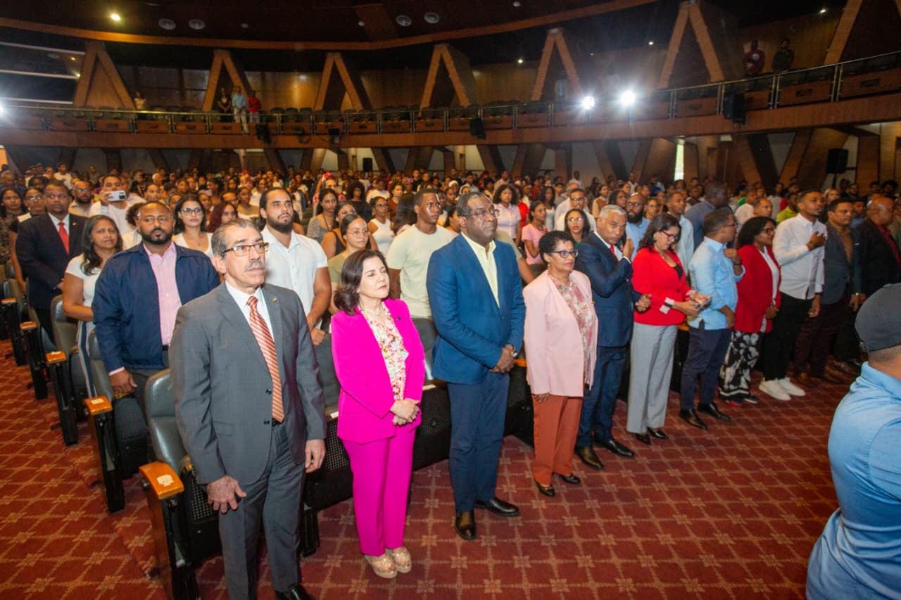 UASD ofrece cálida bienvenida a los estudiantes en el nuevo semestre académico.