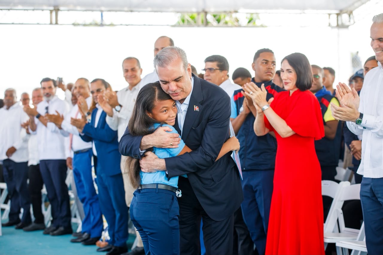 Presidente Abinader da inicio al año escolar 2026-2027.