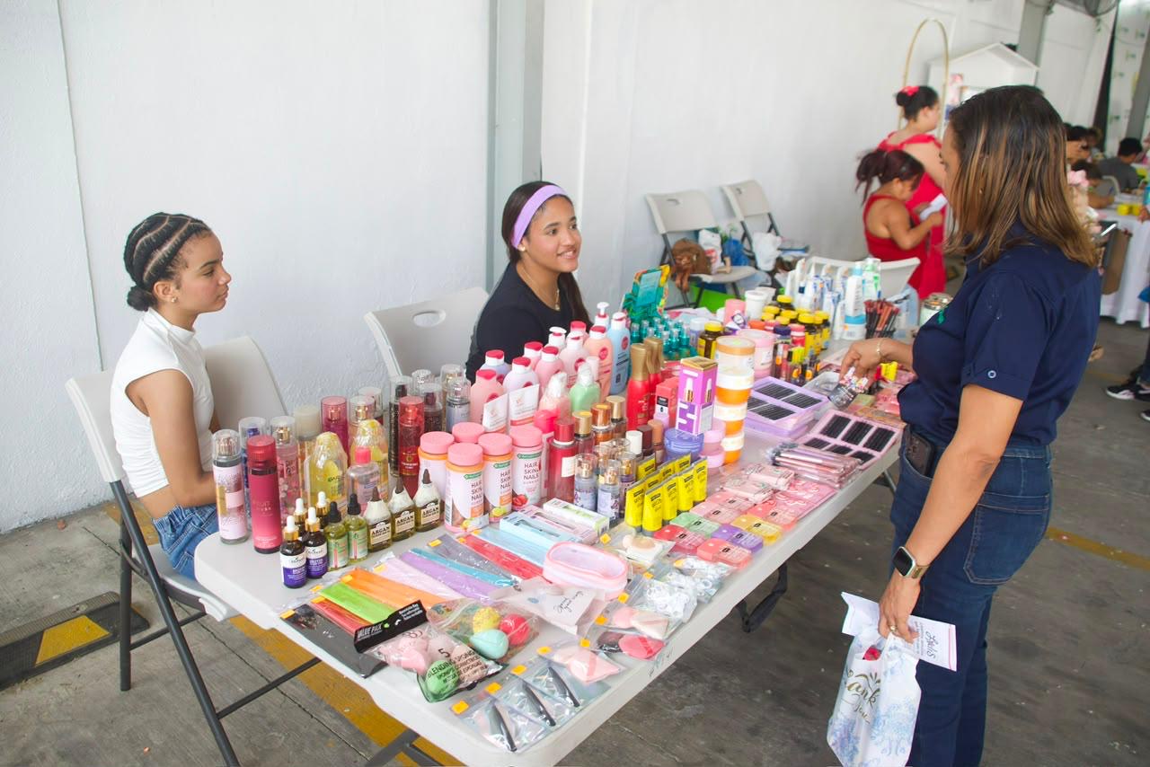Coopunión realiza Feria de Emprendedores dentro del marco de sus 25 aniversarios.