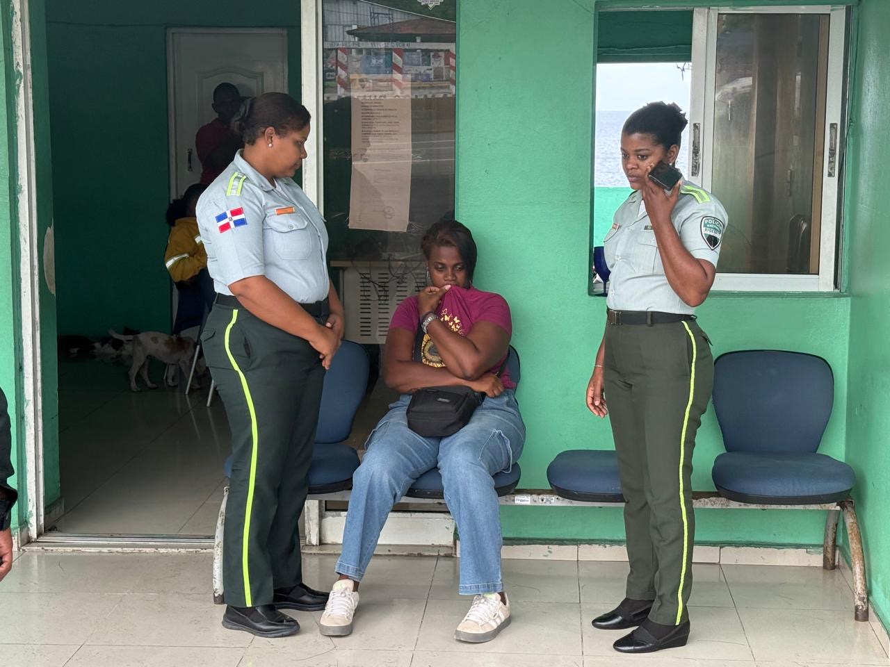 Agente de la DIGESETT identifica a mujer reportada como desaparecida tras encontrarla desorientada  .