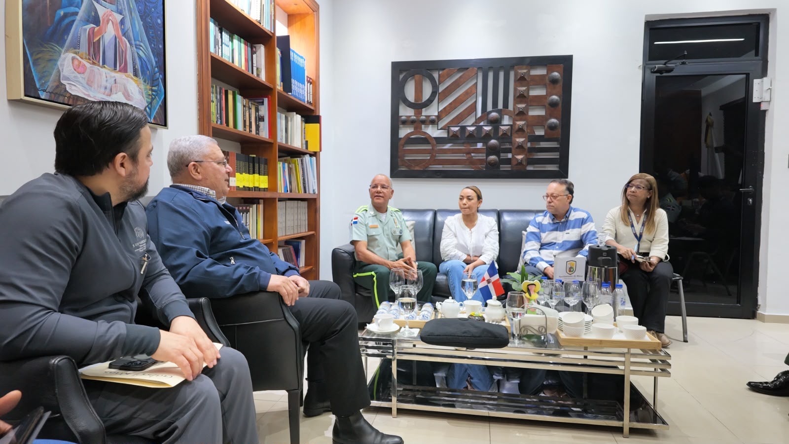 Director de la DIGESETT junto a autoridades locales coordina acciones de plan piloto en entornos de centros educativos en Moca .