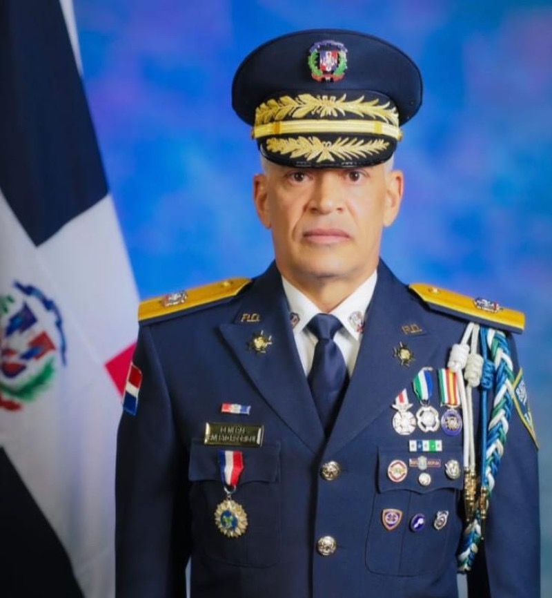 Abinader designa un nuevo director de la Policía Nacional.