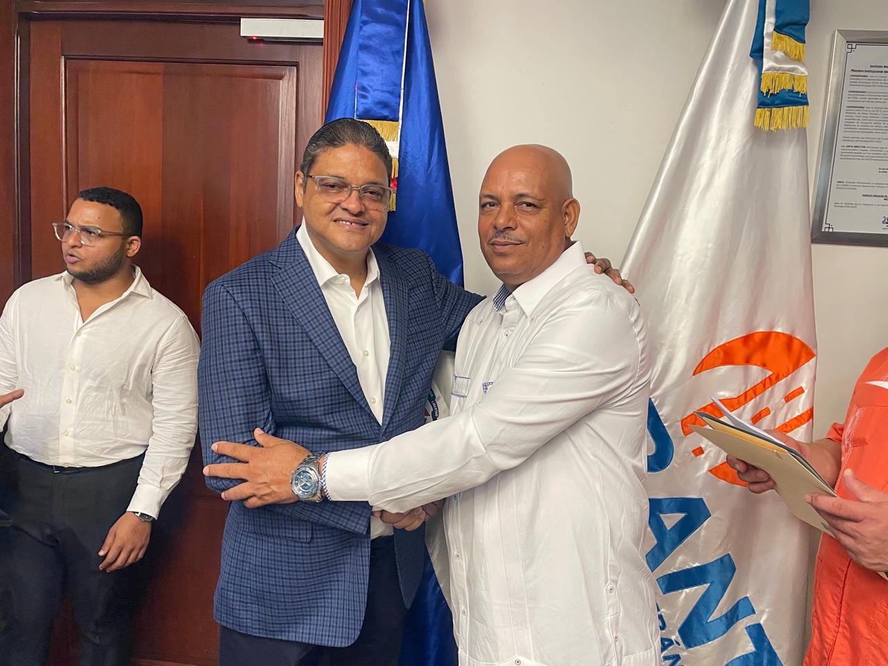UNET propone alianza estratégica con el INTRANT tras la designación del general Juan Manuel Méndez.