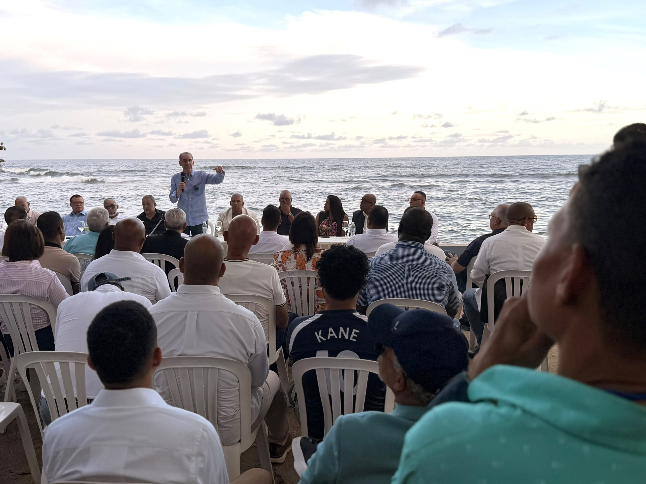 Dirigentes del PRM realizan encuentro en apoyo al proyecto presidencial de David Collado.