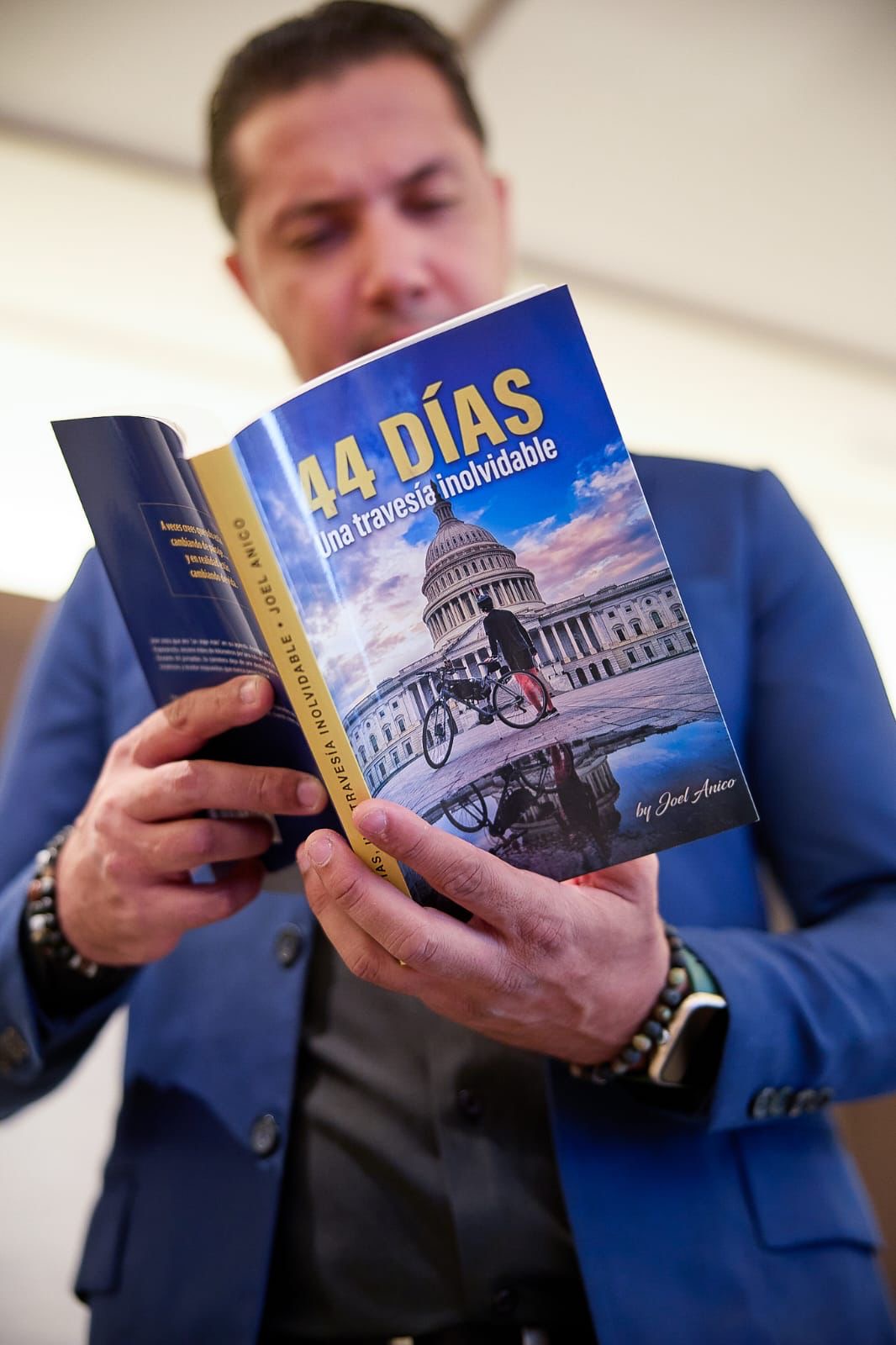 Joel Anico presenta su obra «44 Días»