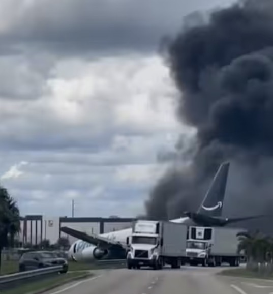 Avión de Amazon se sale de la pista en aeropuerto de Miami