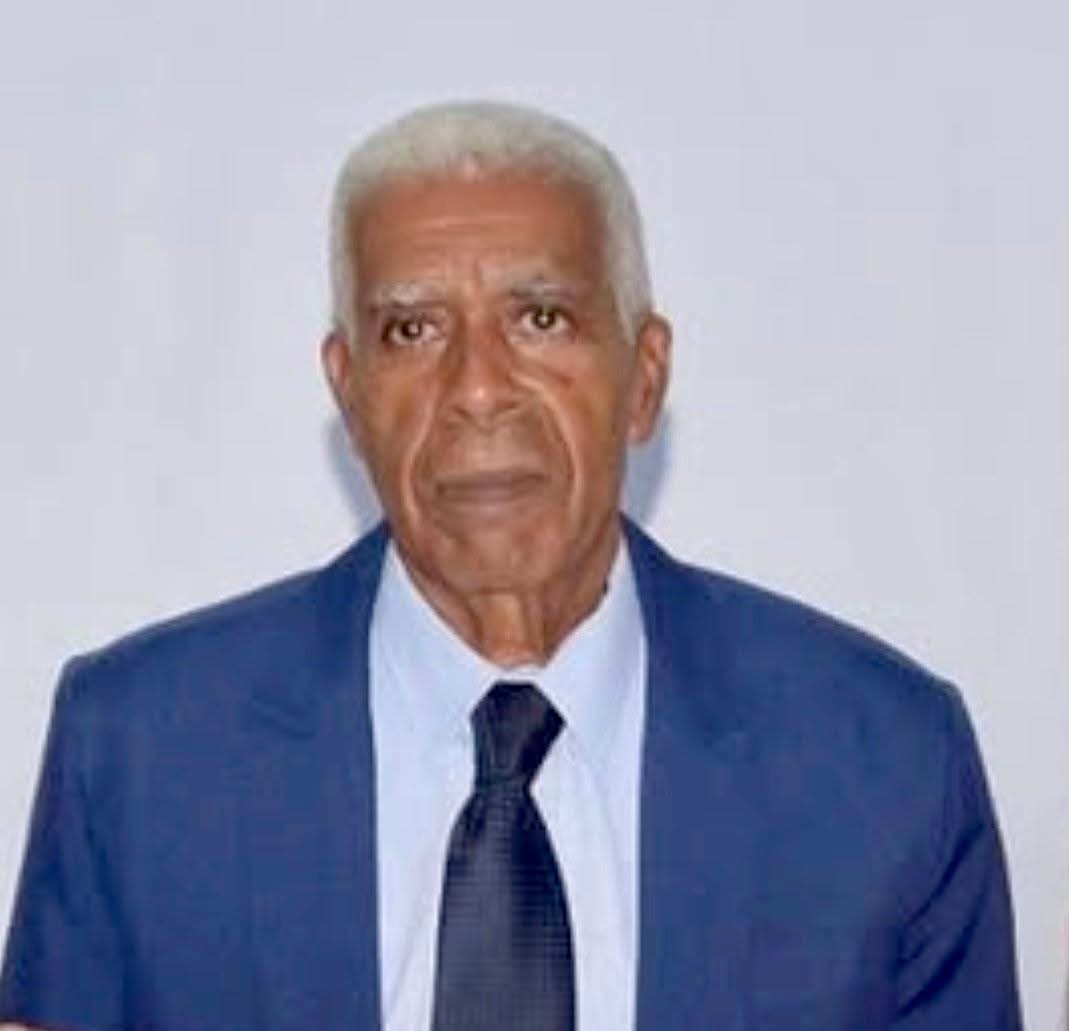 La UASD lamenta fallecimiento del profesor jubilado José Domínguez Vanderhorst.