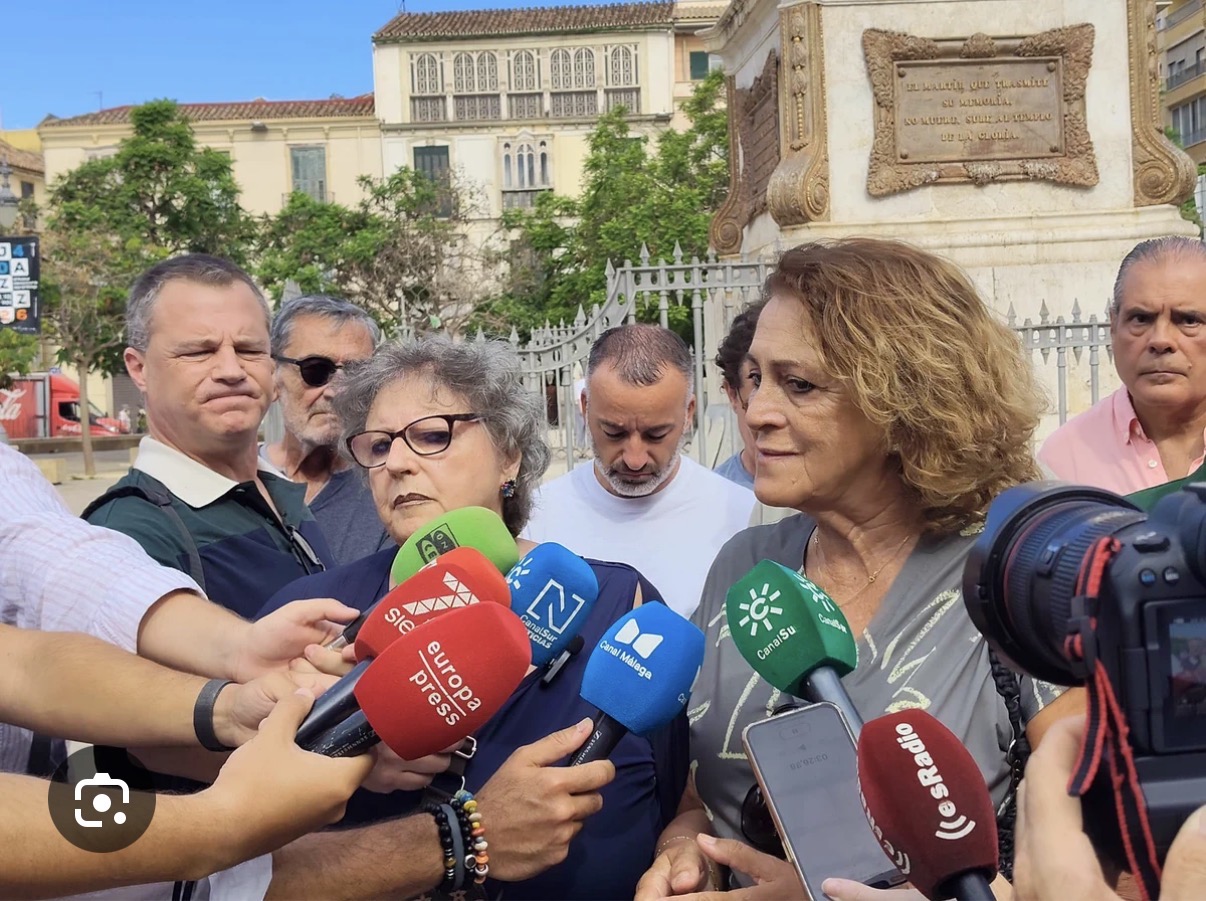 Periodistas y reporteros gráficos se concentran en Málaga contra agrecione.