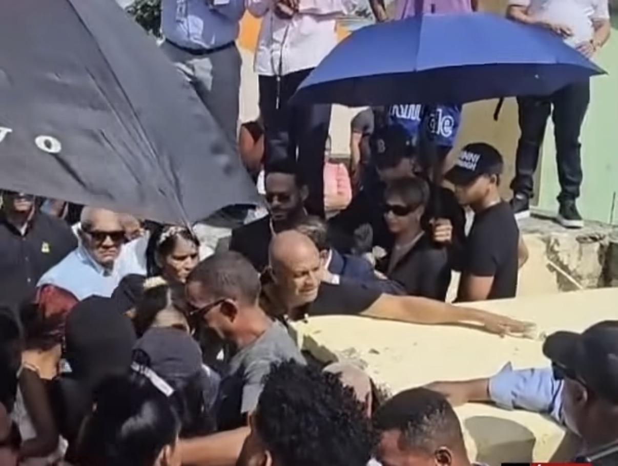 Sepultan esposa del merenguero Julian Oro Duro.