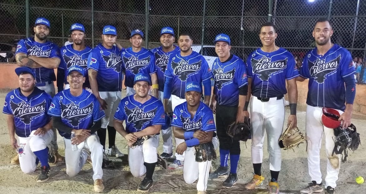 Doble triunfo de Cuervos y La Máquina los clasifica como cabezas de grupo en el torneo Rubén Pimentel de softbol del DN.