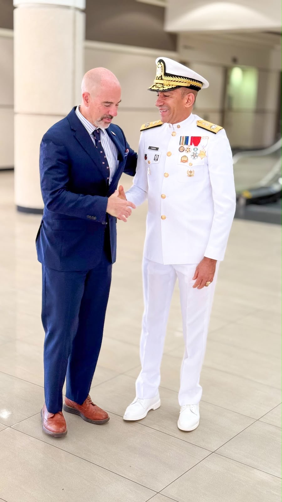 Administrador de la DEA Terry Cole reconoce labor de la DNCD