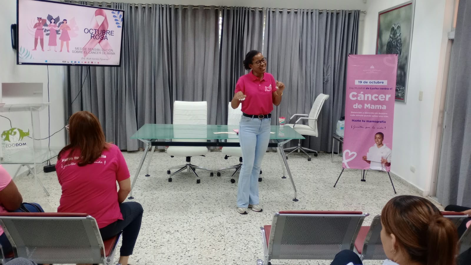 Área VI de Salud realiza charla sobre prevención del cáncer de mama en Zoológico Nacional.