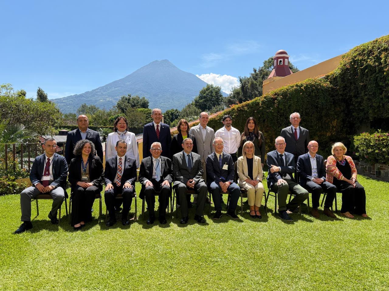 Universidad del País Vasco reconoce a Franklin García Fermín por sus aportes a la consolidación de la Red Latinoamericana de Posgrado
