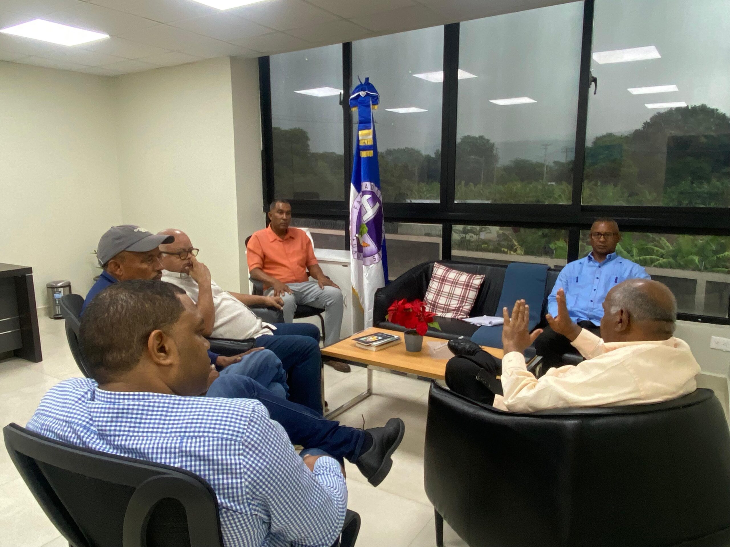 UASD Centro Azua impulsa proyecto de transformación y embellecimiento de su entorno universitario.
