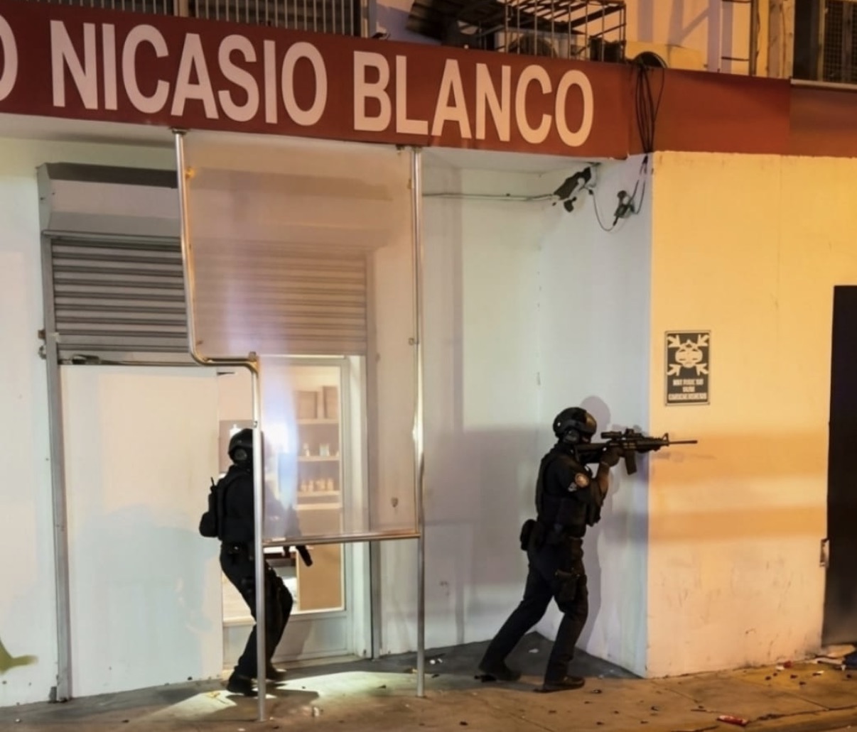 Salcedo vivió anoche una intensa jornada de enfrentamientos.