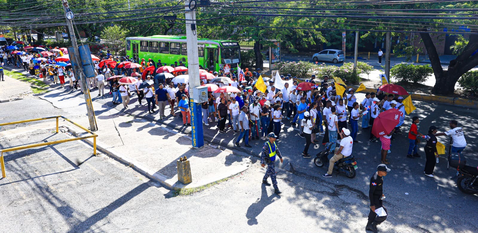 Ministerios Lumbrera Mayor reúne a miles de personas en la quinta Caminata Cristiano-Patriótica por el Día Nacional de la Biblia.