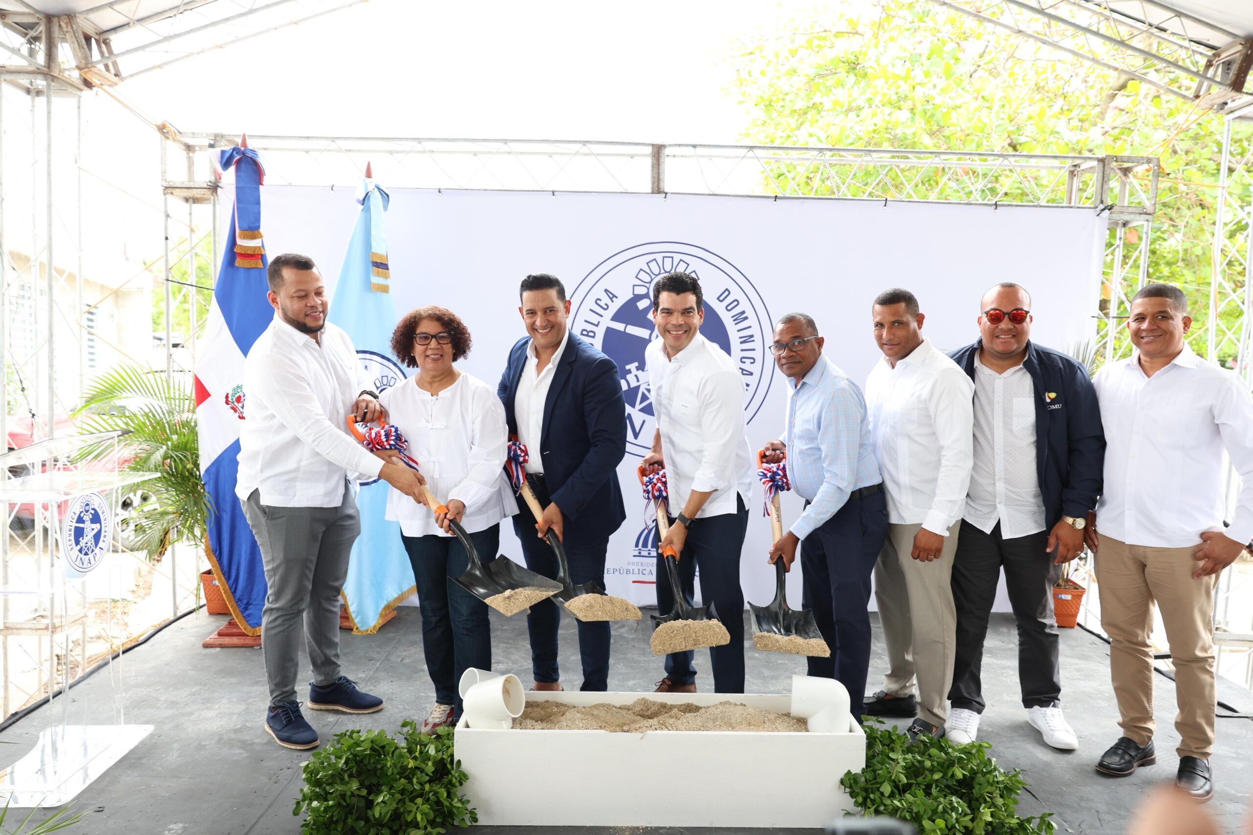 Wellington Arnaud deja iniciados  trabajos de  segunda etapa ampliación acueducto Amiama Gómez-Las Yayas, provincia Azua.