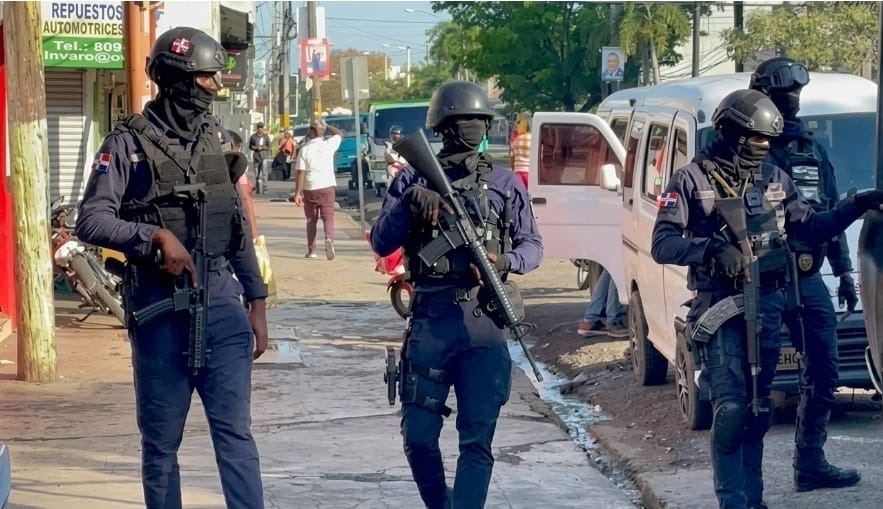 Colectivo condena masiva presencia militar y policial ante llamado a huelga que se desarrolla en San Francisco de Macorís.