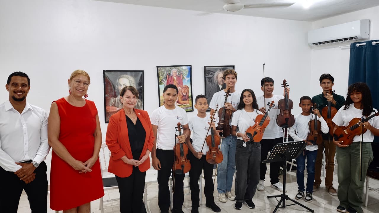 El Sistema Punta Cana recibe a representantes de la Dirección General de Bellas Artes.